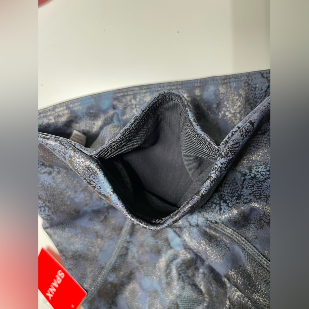 Spanx Shimmer Navy Reptile Leggings 7/8 Length Size M NWT Booty Boost - Picture 6 of 11